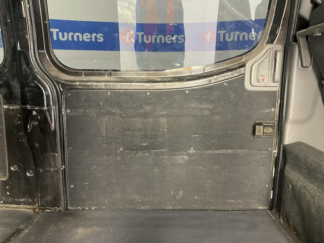 Photo '19' of Nissan NV350