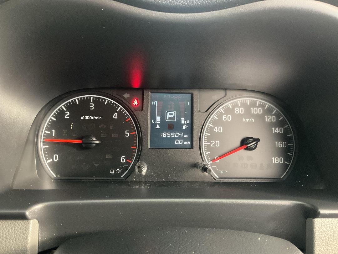 Photo '21' of Nissan NV350