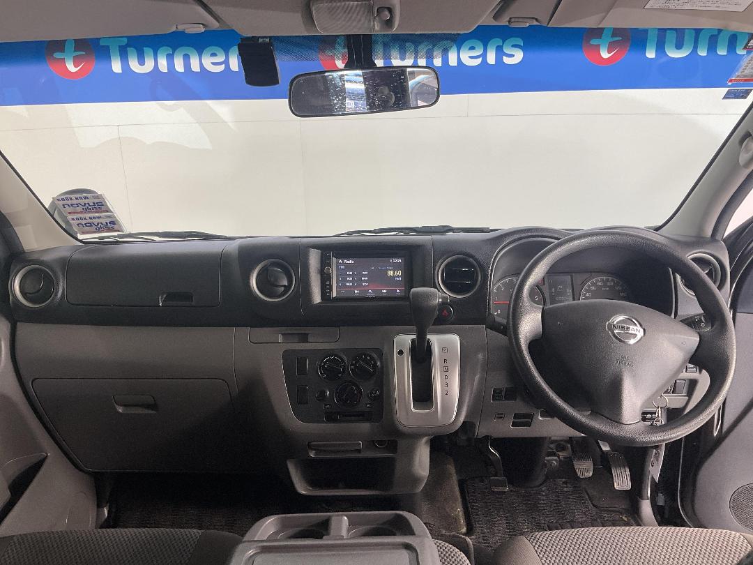 Photo '17' of Nissan NV350