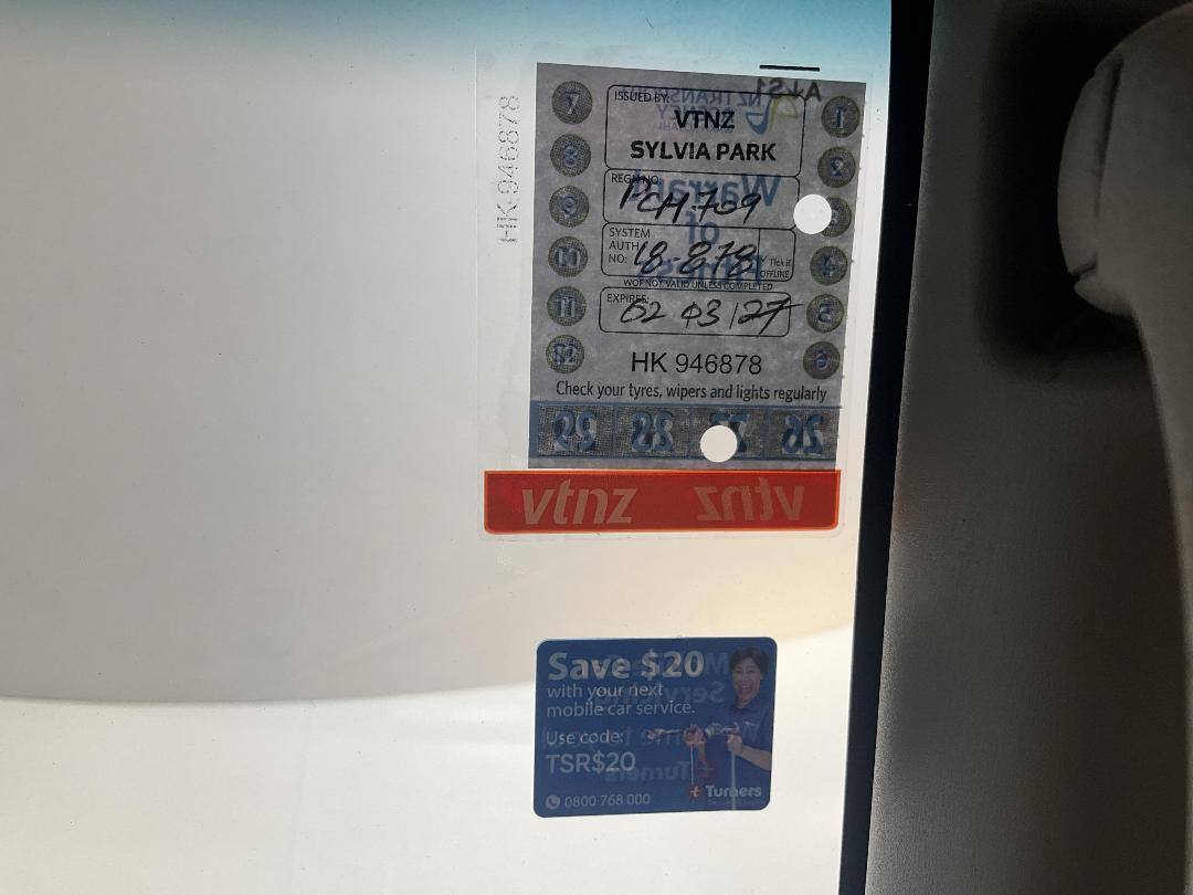 Photo '23' of Nissan NV350