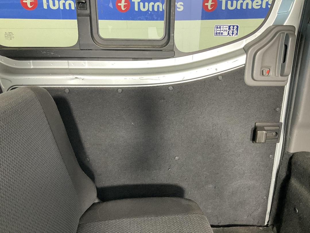 Photo '19' of Nissan NV350