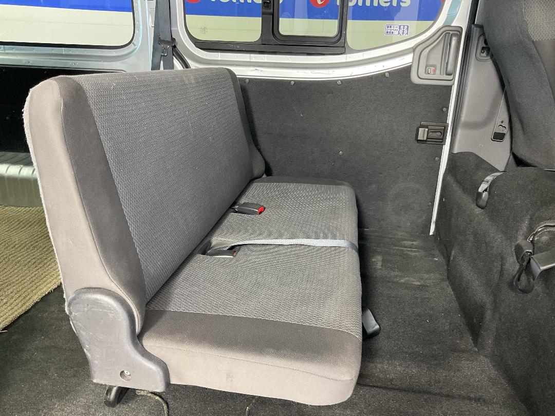 Photo '20' of Nissan NV350