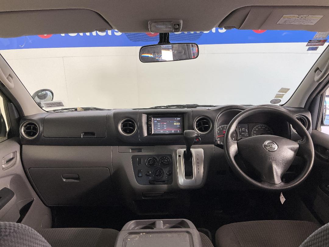 Photo '17' of Nissan NV350