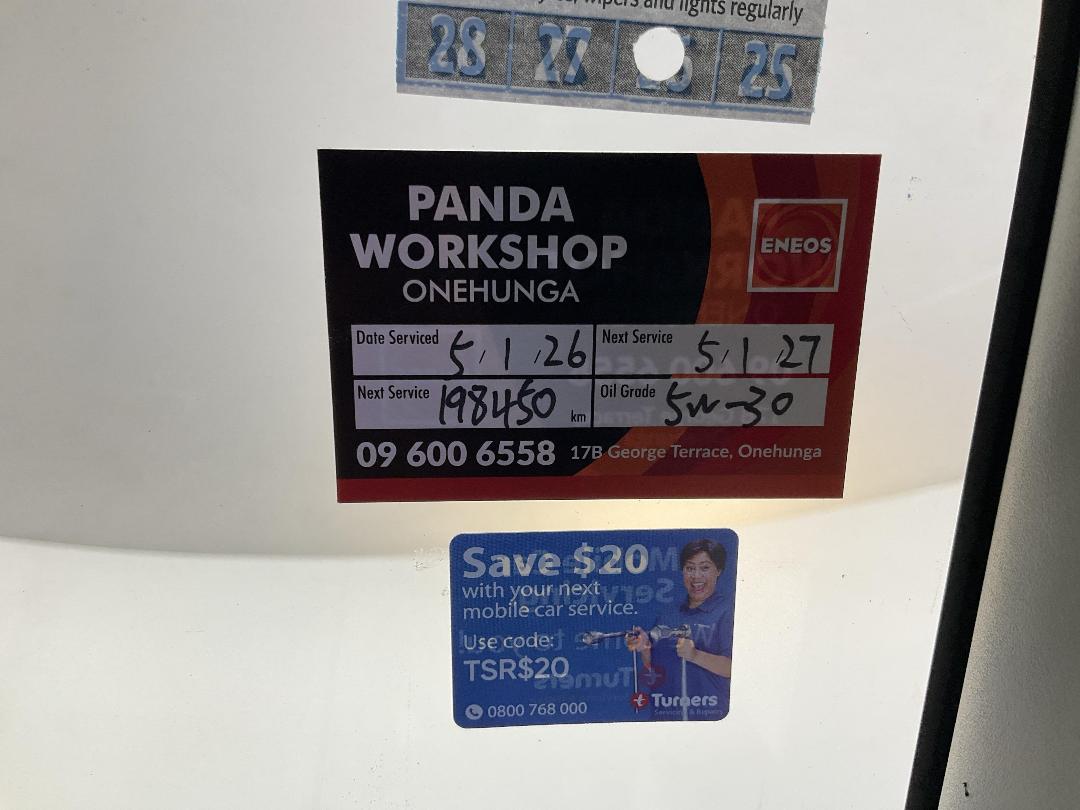 Photo '23' of Nissan NV350