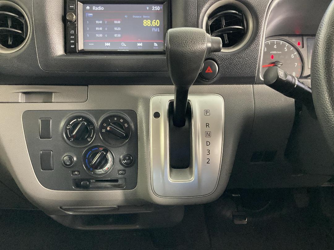 Photo '18' of Nissan NV350