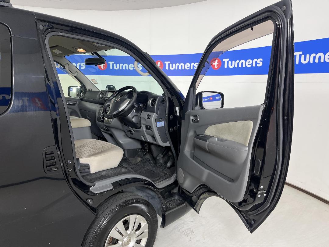 Photo '15' of Nissan NV350 Photo '15' of Nissan NV350