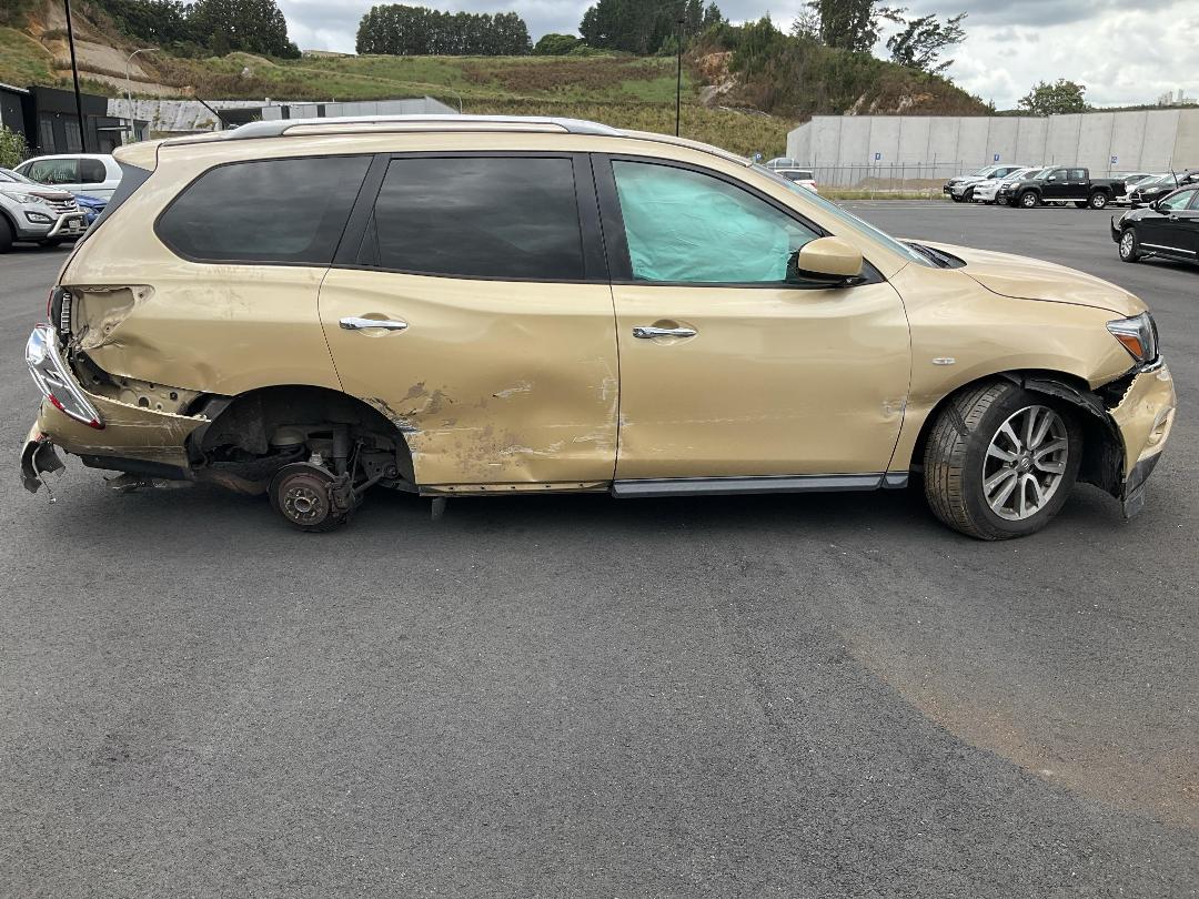 Photo '5' of Nissan Pathfinder ST