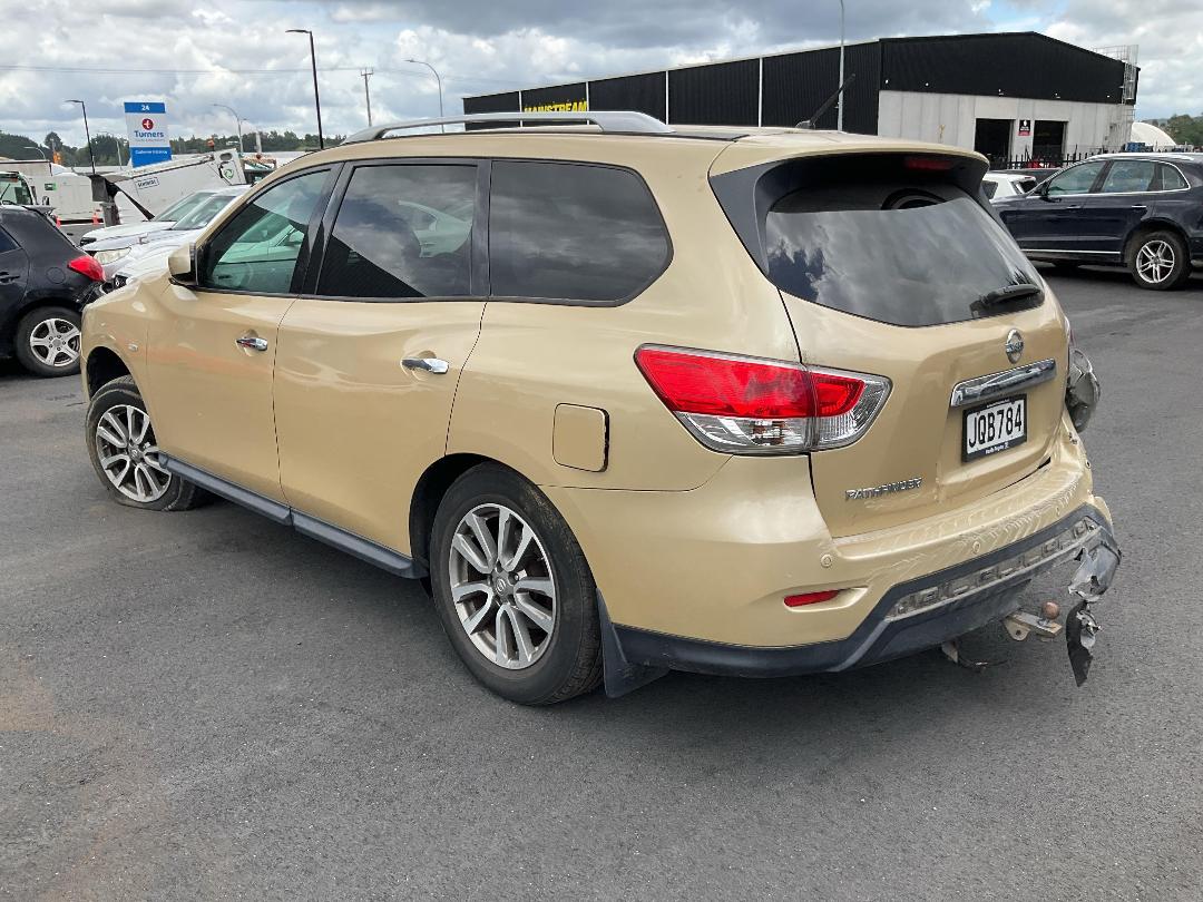 Photo '3' of Nissan Pathfinder ST