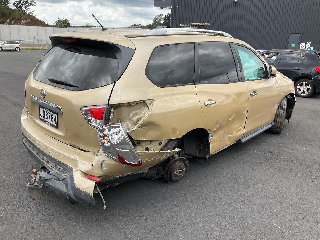 Photo '4' of Nissan Pathfinder ST