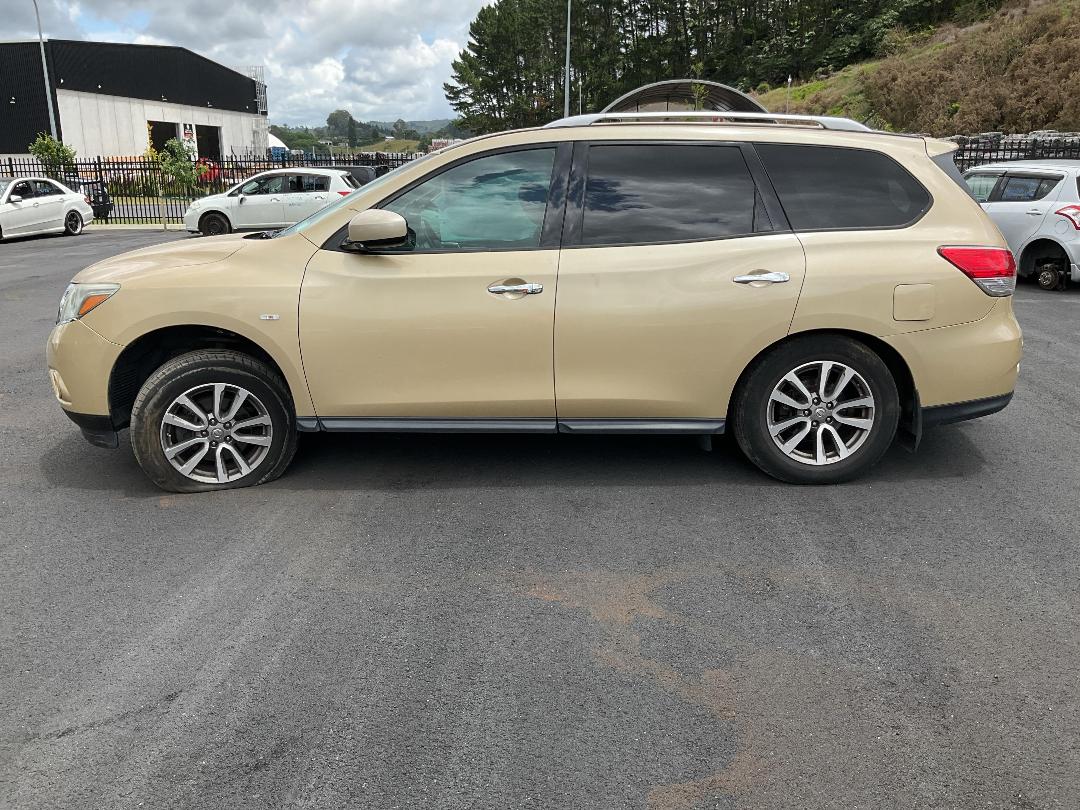 Photo '6' of Nissan Pathfinder ST