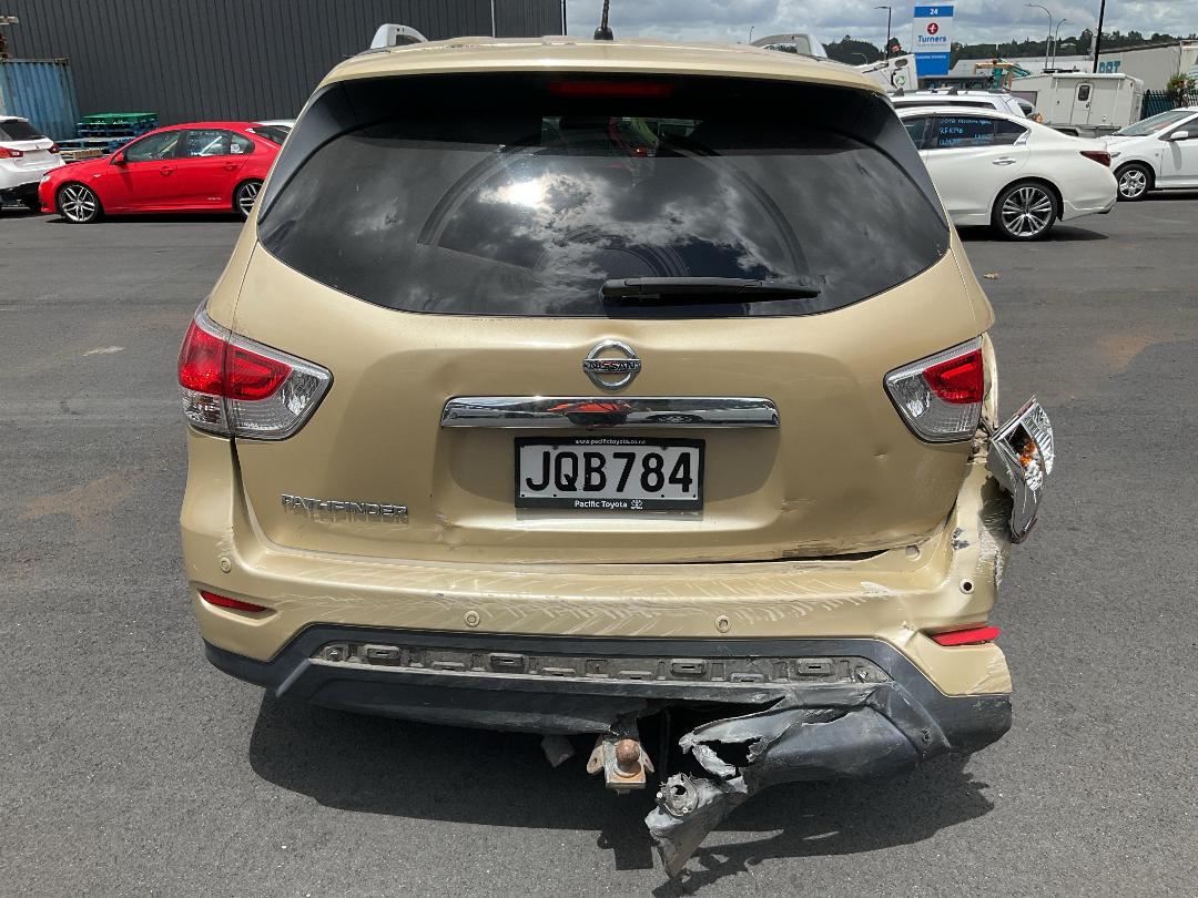 Photo '8' of Nissan Pathfinder ST