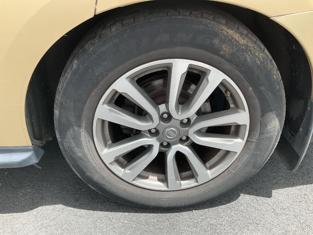 Photo '12' of Nissan Pathfinder ST