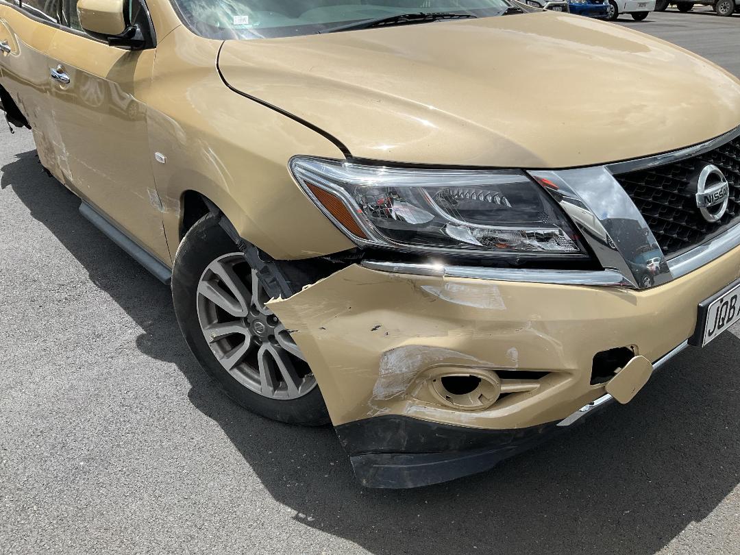 Photo '16' of Nissan Pathfinder ST