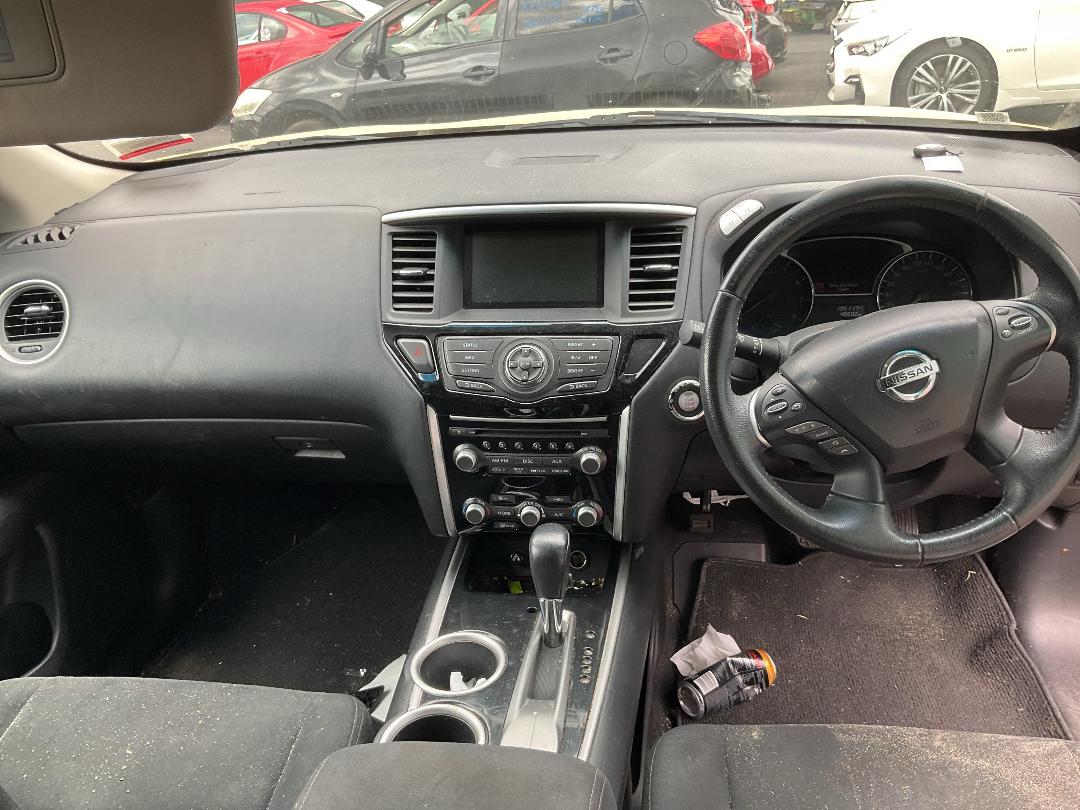 Photo '20' of Nissan Pathfinder ST