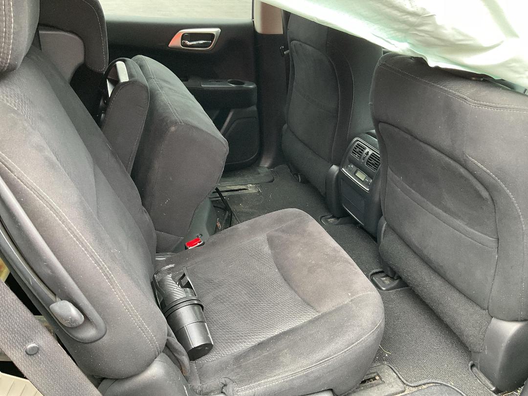 Photo '21' of Nissan Pathfinder ST