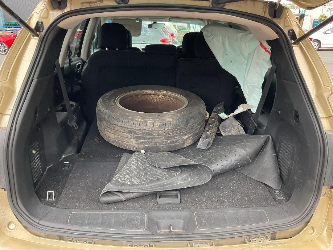 Photo '22' of Nissan Pathfinder ST