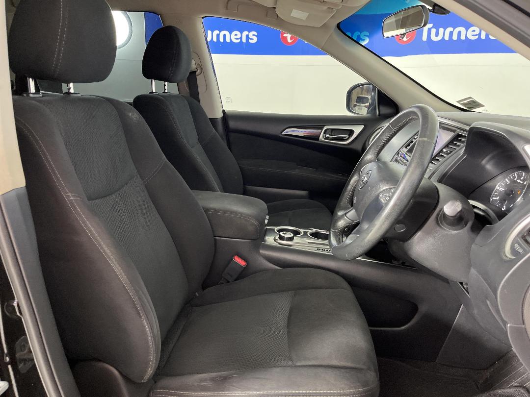 Photo '16' of Nissan Pathfinder