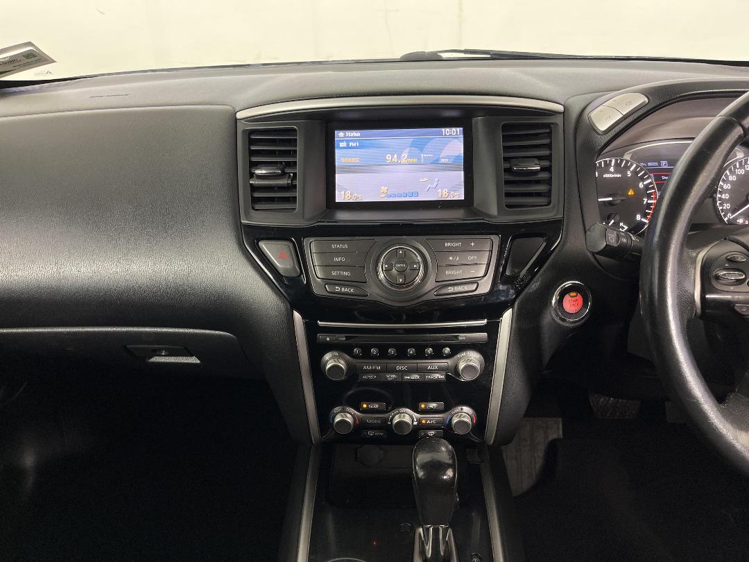 Photo '18' of Nissan Pathfinder