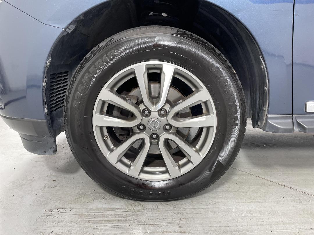 Photo '10' of Nissan Pathfinder