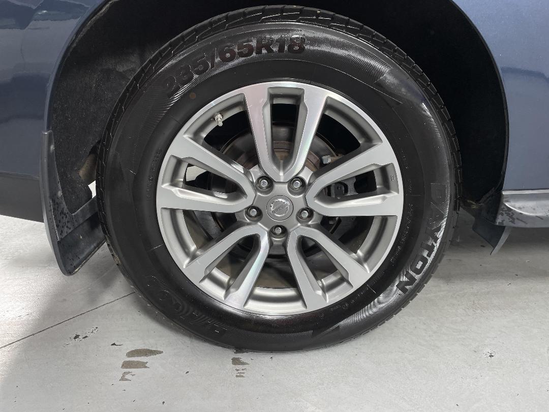 Photo '12' of Nissan Pathfinder