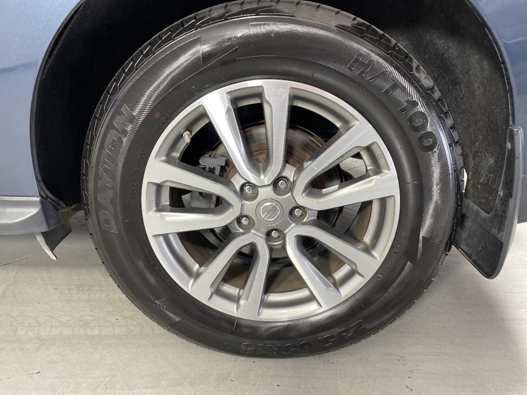 Photo '11' of Nissan Pathfinder