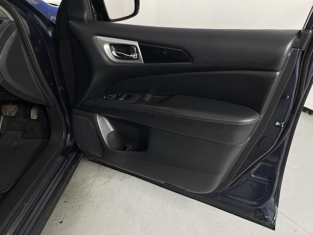 Photo '15' of Nissan Pathfinder