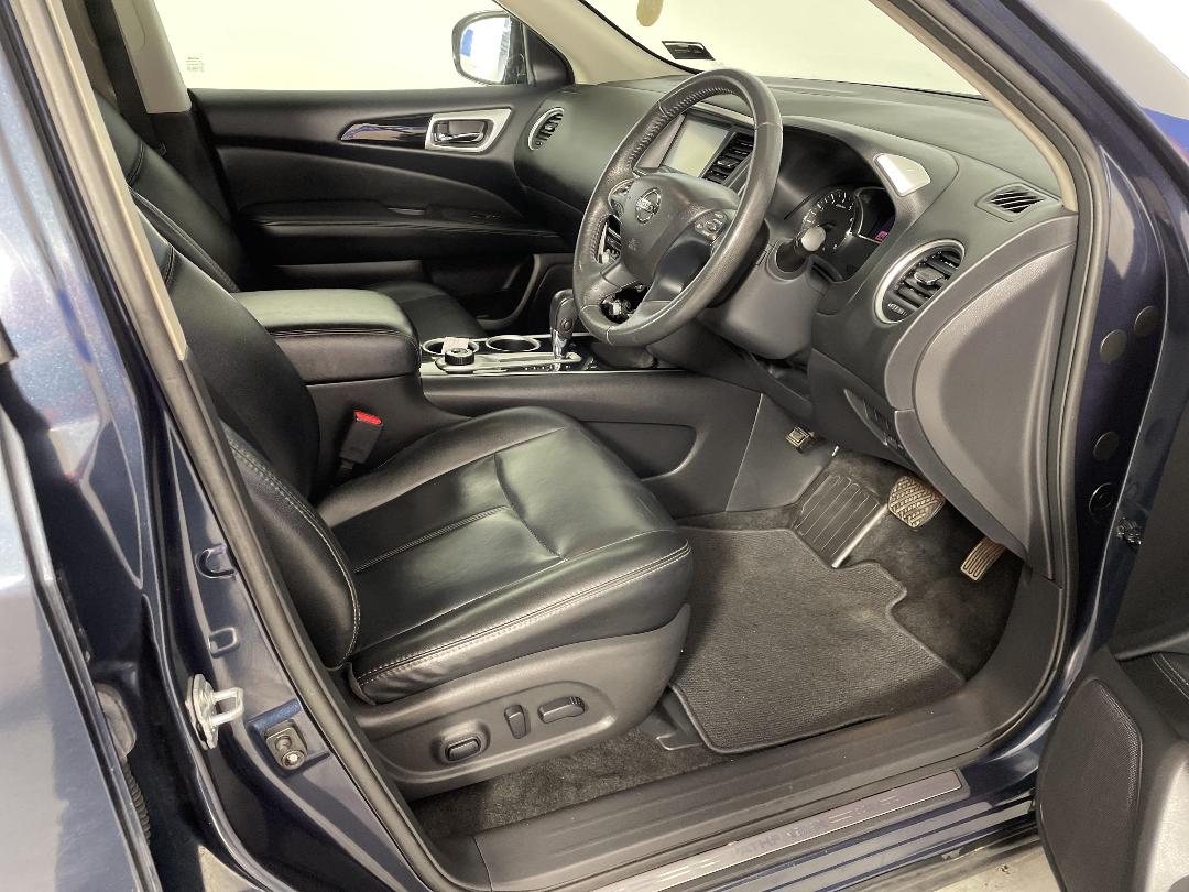 Photo '16' of Nissan Pathfinder