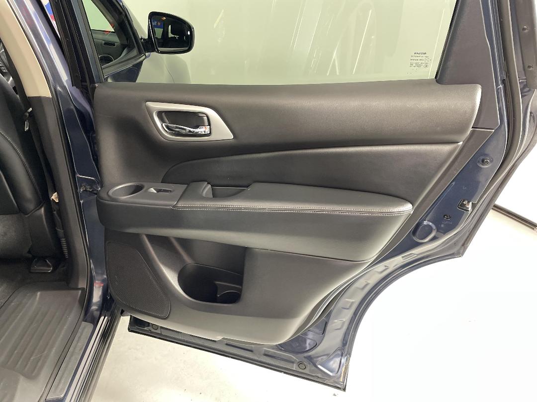 Photo '19' of Nissan Pathfinder