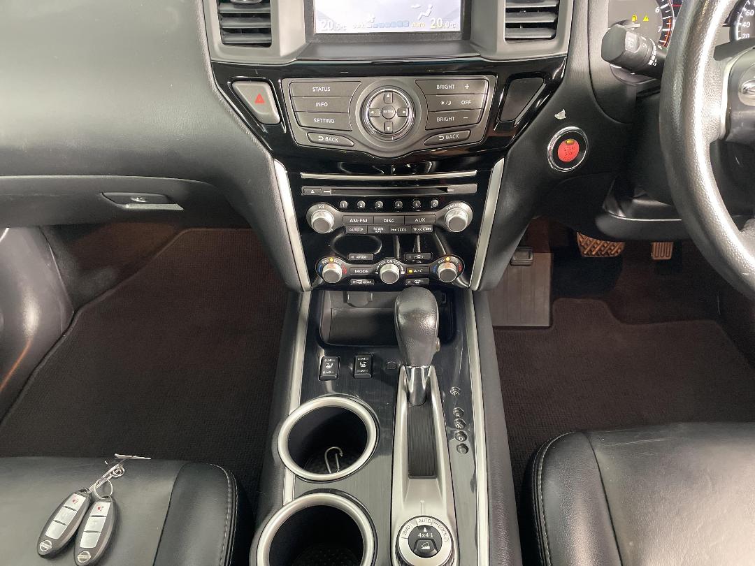 Photo '18' of Nissan Pathfinder