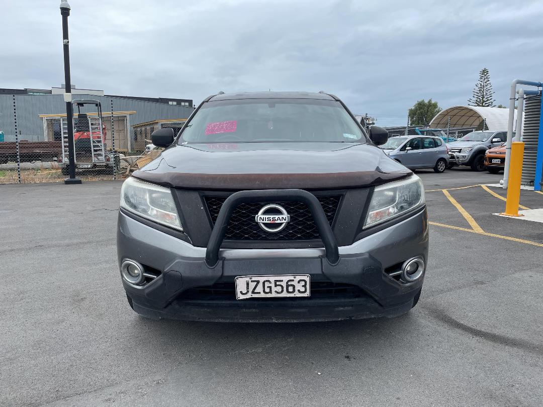 Photo '3' of Nissan Pathfinder ST