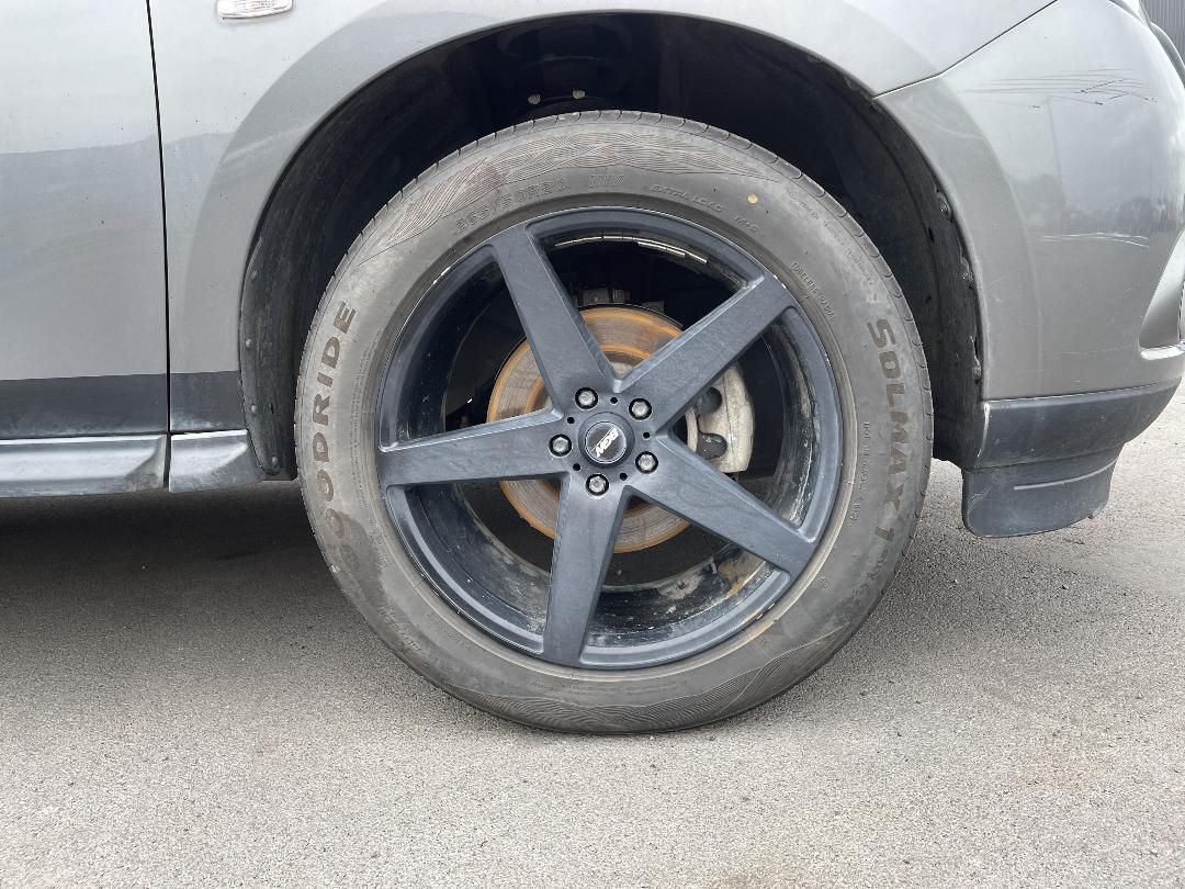 Photo '2' of Nissan Pathfinder ST