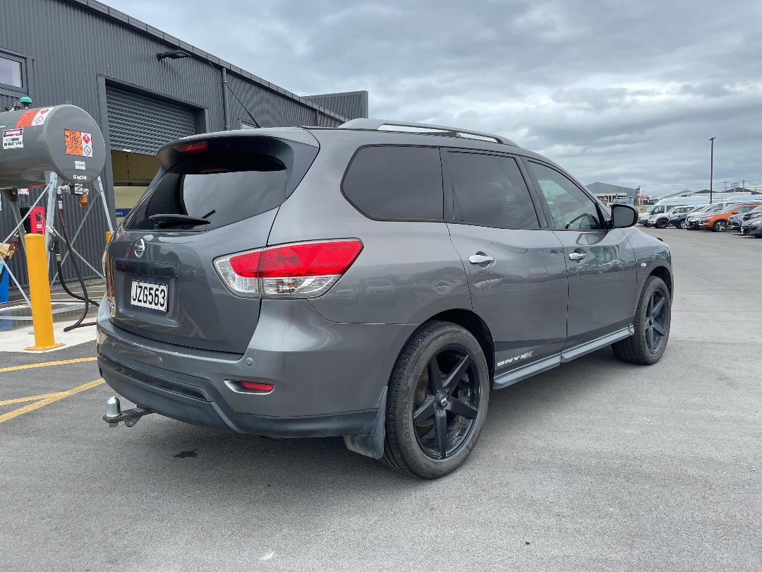 Photo '7' of Nissan Pathfinder ST