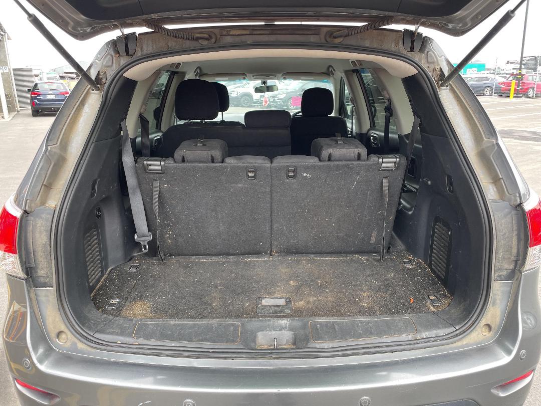 Photo '12' of Nissan Pathfinder ST