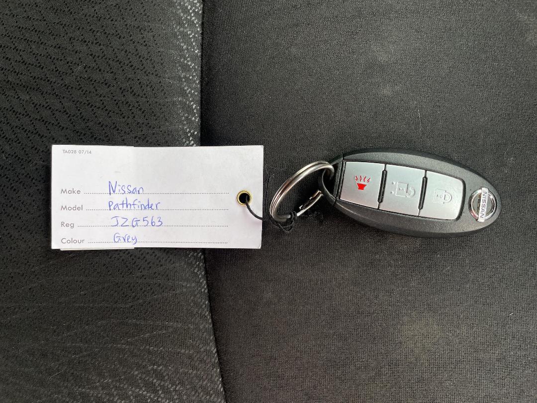 Photo '14' of Nissan Pathfinder ST