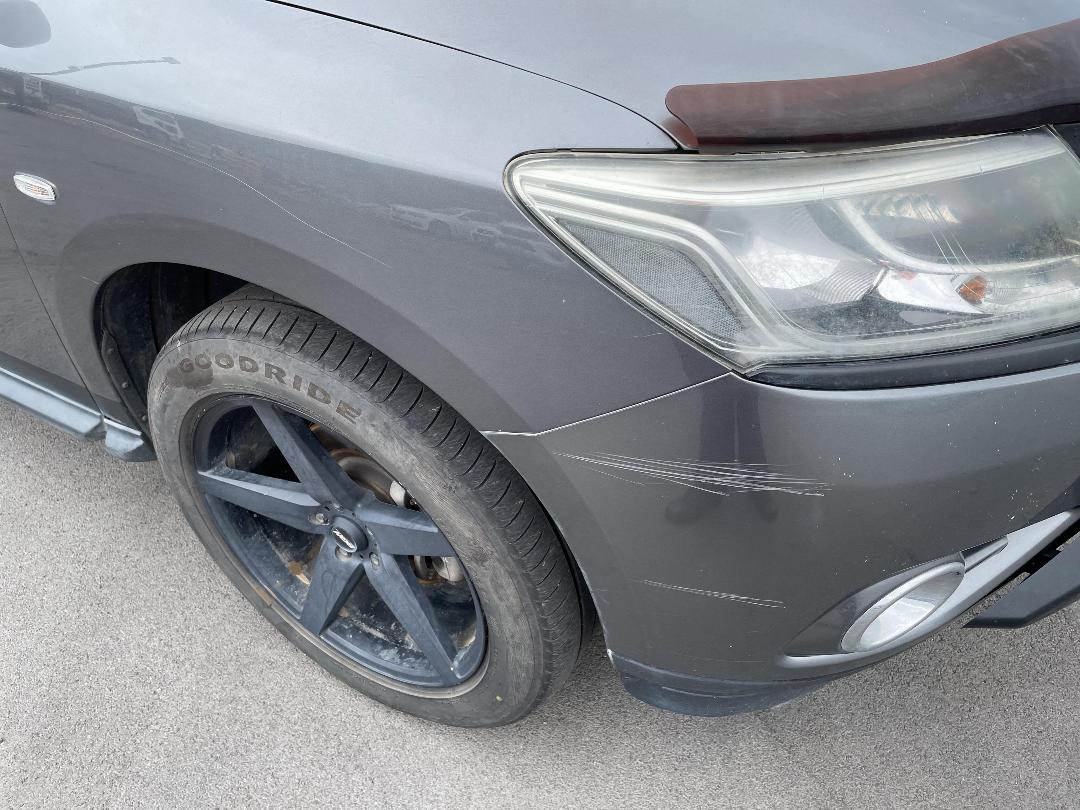 Photo '22' of Nissan Pathfinder ST