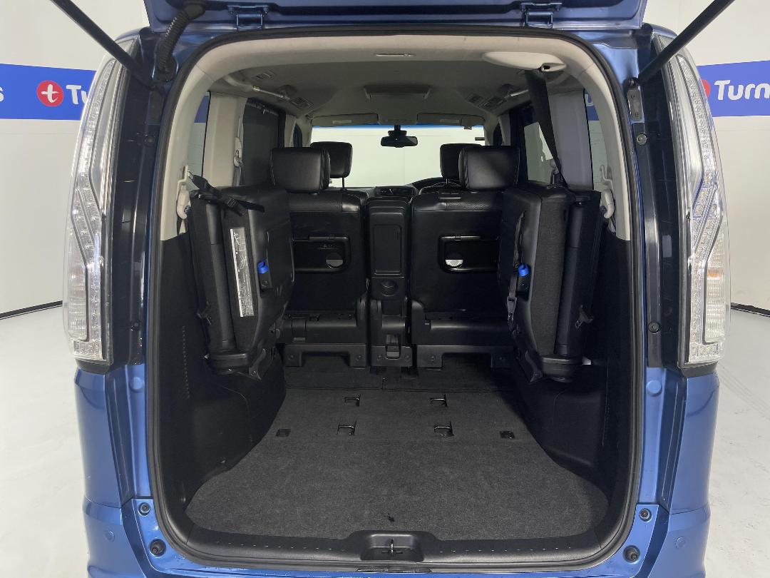 Photo '14' of Nissan Serena