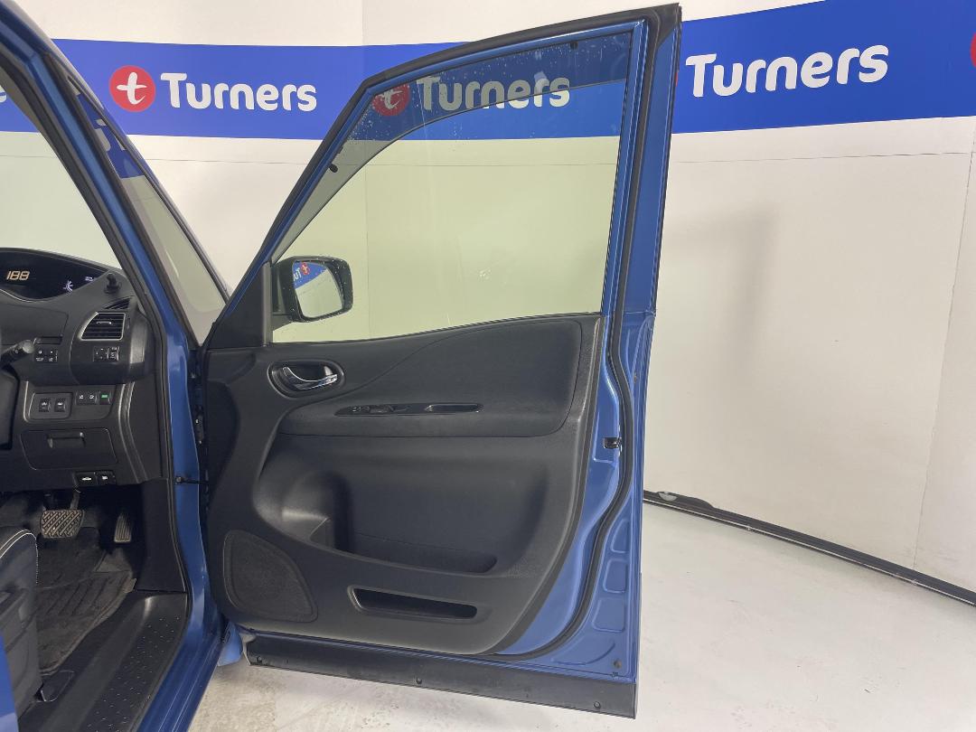 Photo '15' of Nissan Serena