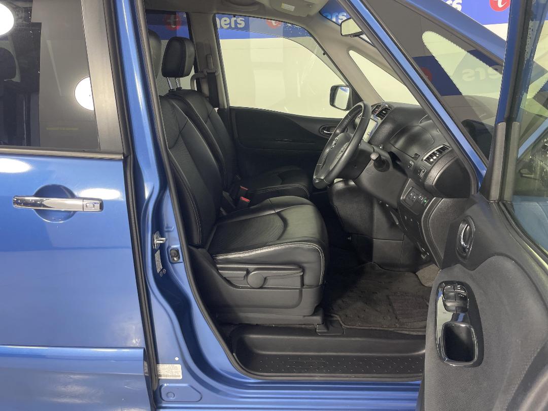 Photo '16' of Nissan Serena