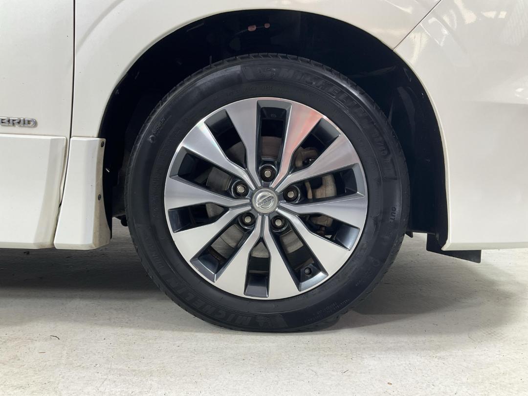 Photo '9' of Nissan Serena Photo '9' of Nissan Serena