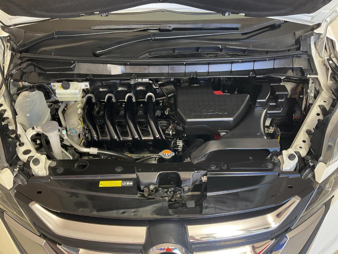 Photo '13' of Nissan Serena Photo '13' of Nissan Serena