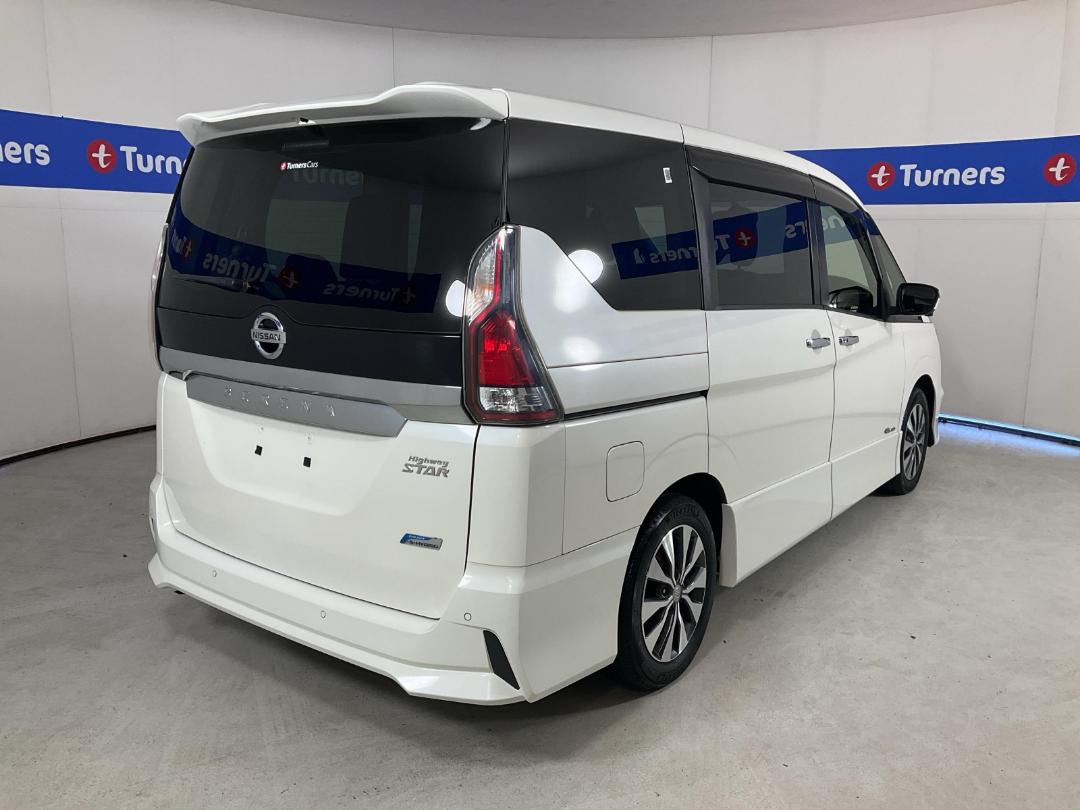 Photo '7' of Nissan Serena Photo '7' of Nissan Serena