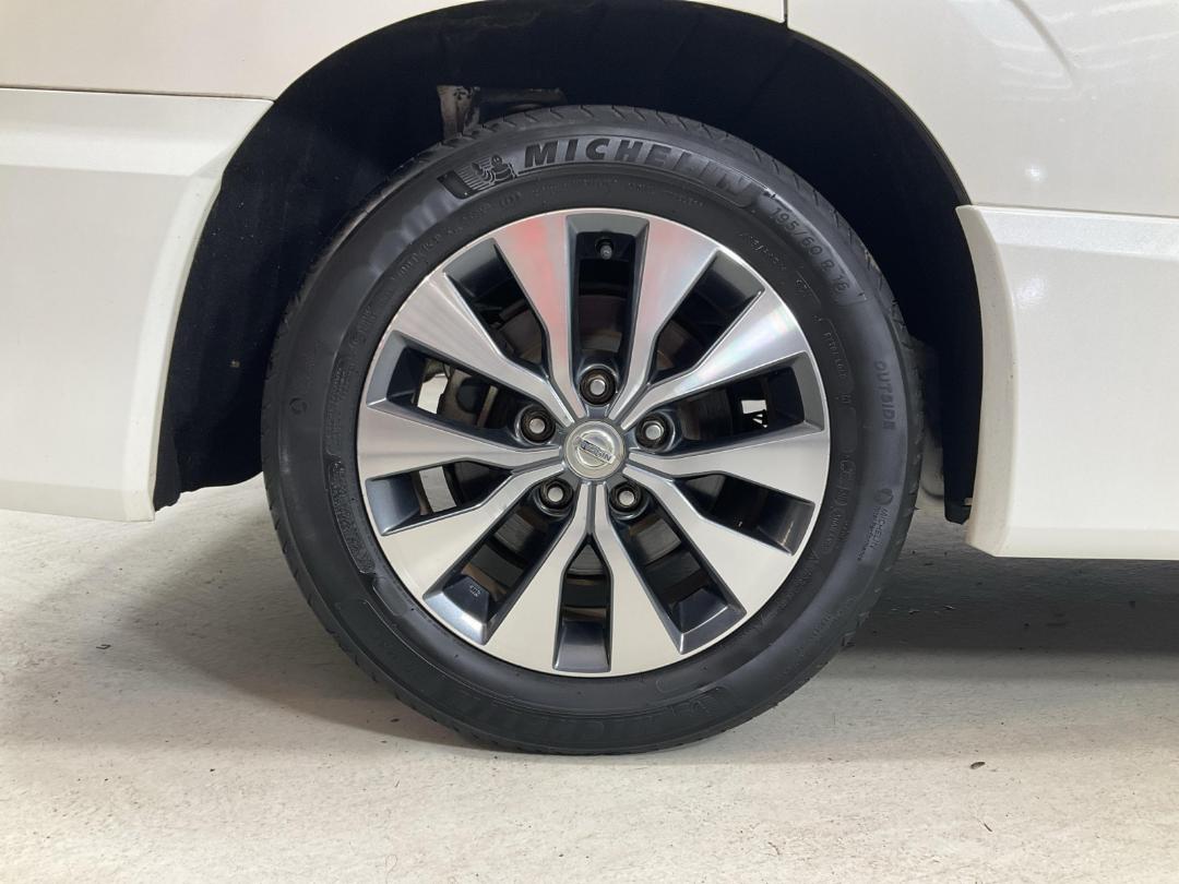 Photo '12' of Nissan Serena Photo '12' of Nissan Serena