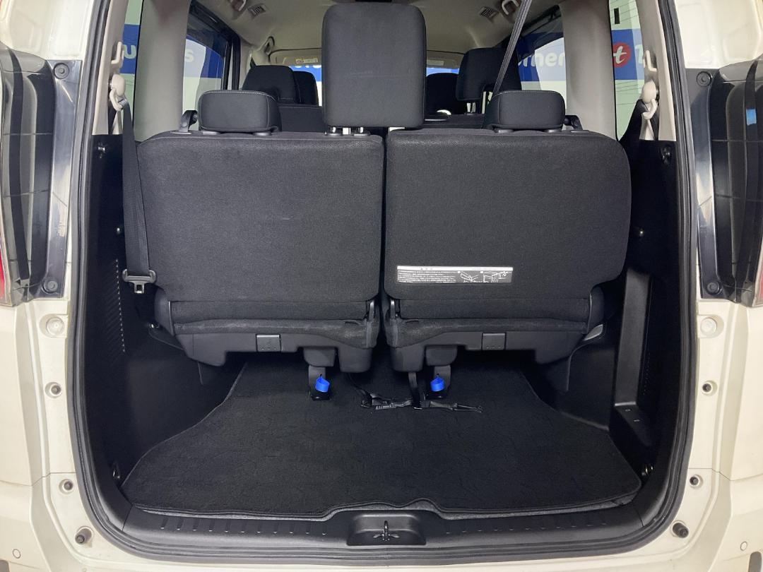 Photo '14' of Nissan Serena Photo '14' of Nissan Serena