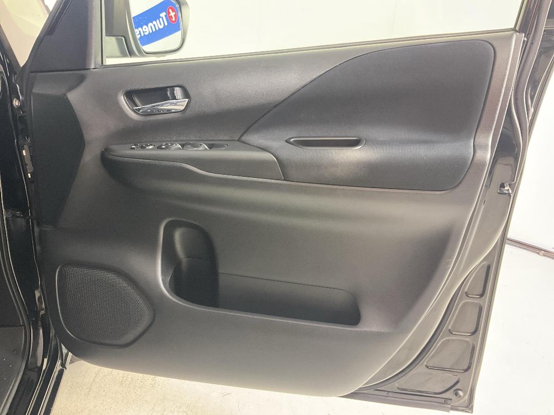 Photo '15' of Nissan Serena