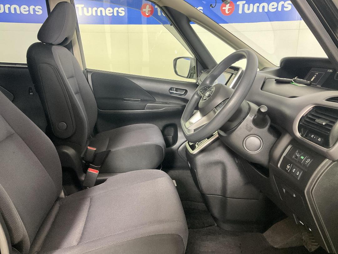 Photo '16' of Nissan Serena