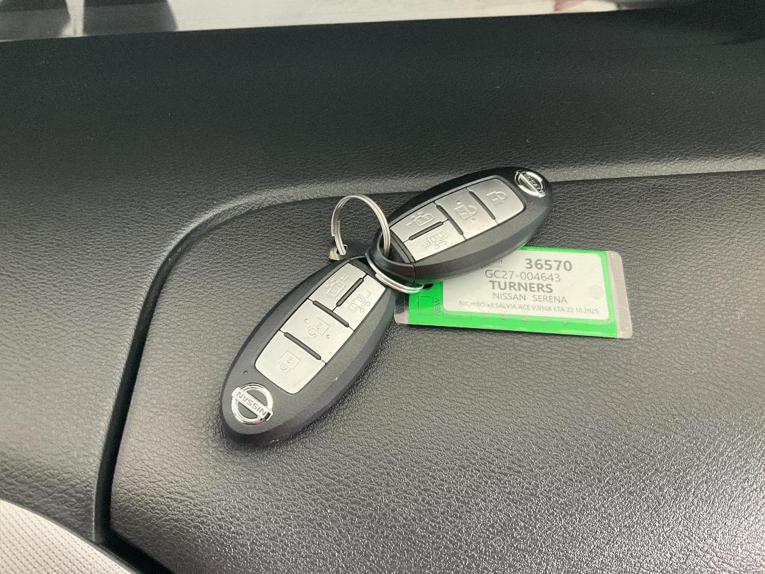 Photo '21' of Nissan Serena