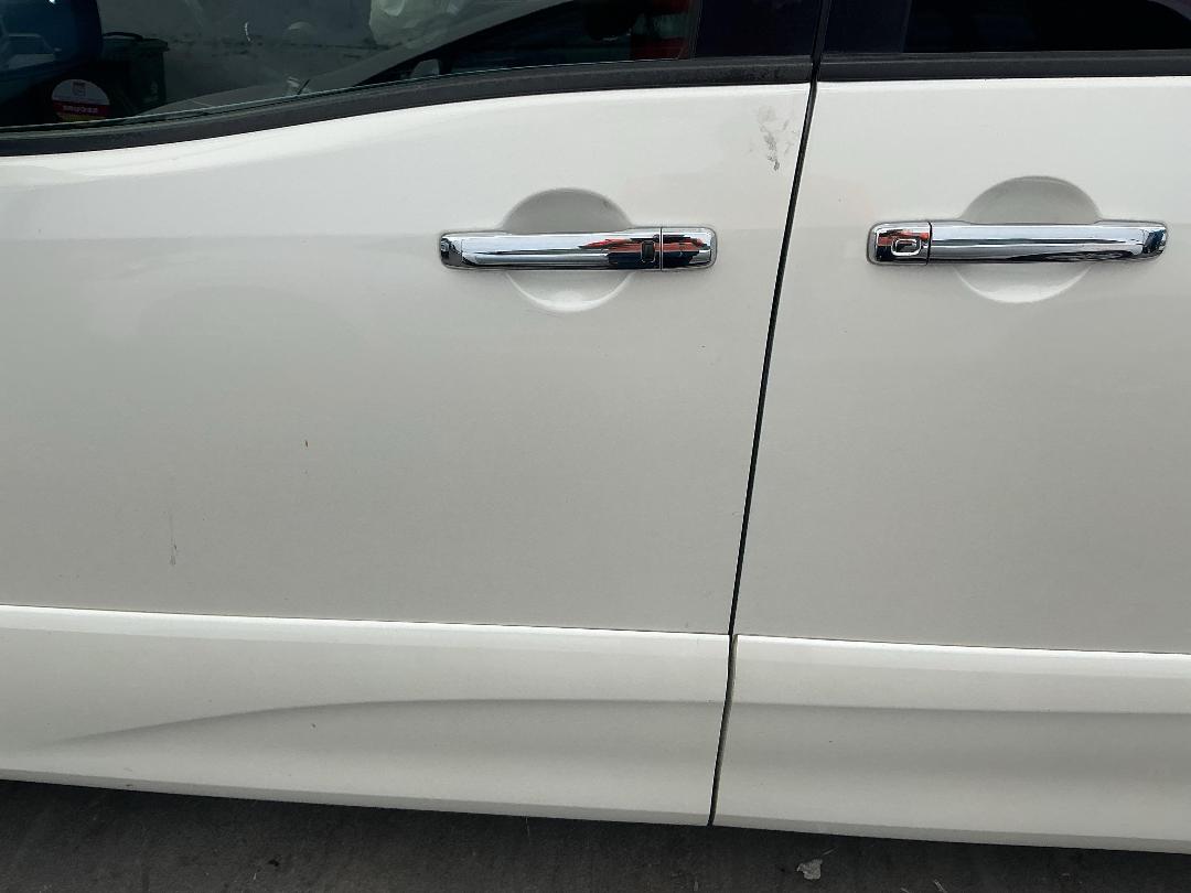 Photo '9' of Nissan Serena Photo '9' of Nissan Serena