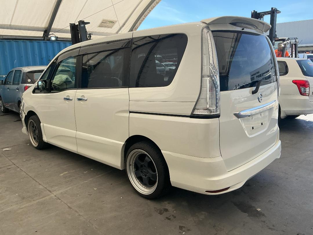 Photo '11' of Nissan Serena Photo '11' of Nissan Serena