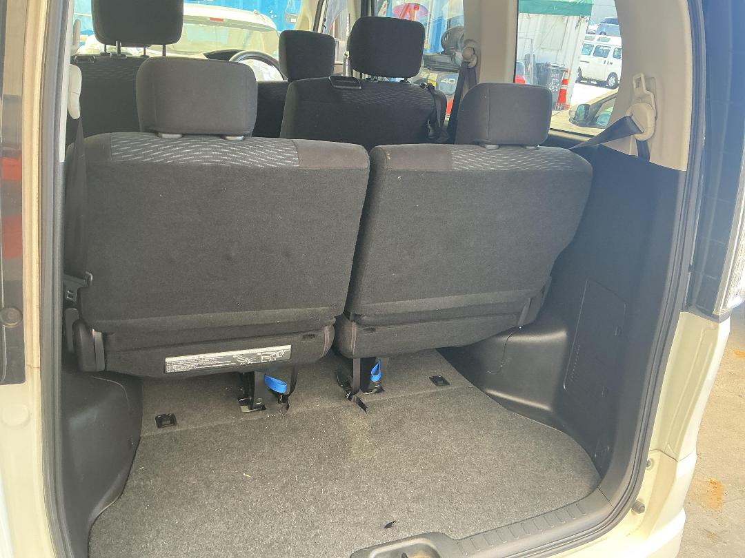 Photo '14' of Nissan Serena Photo '14' of Nissan Serena