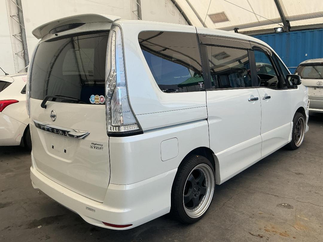 Photo '15' of Nissan Serena Photo '15' of Nissan Serena